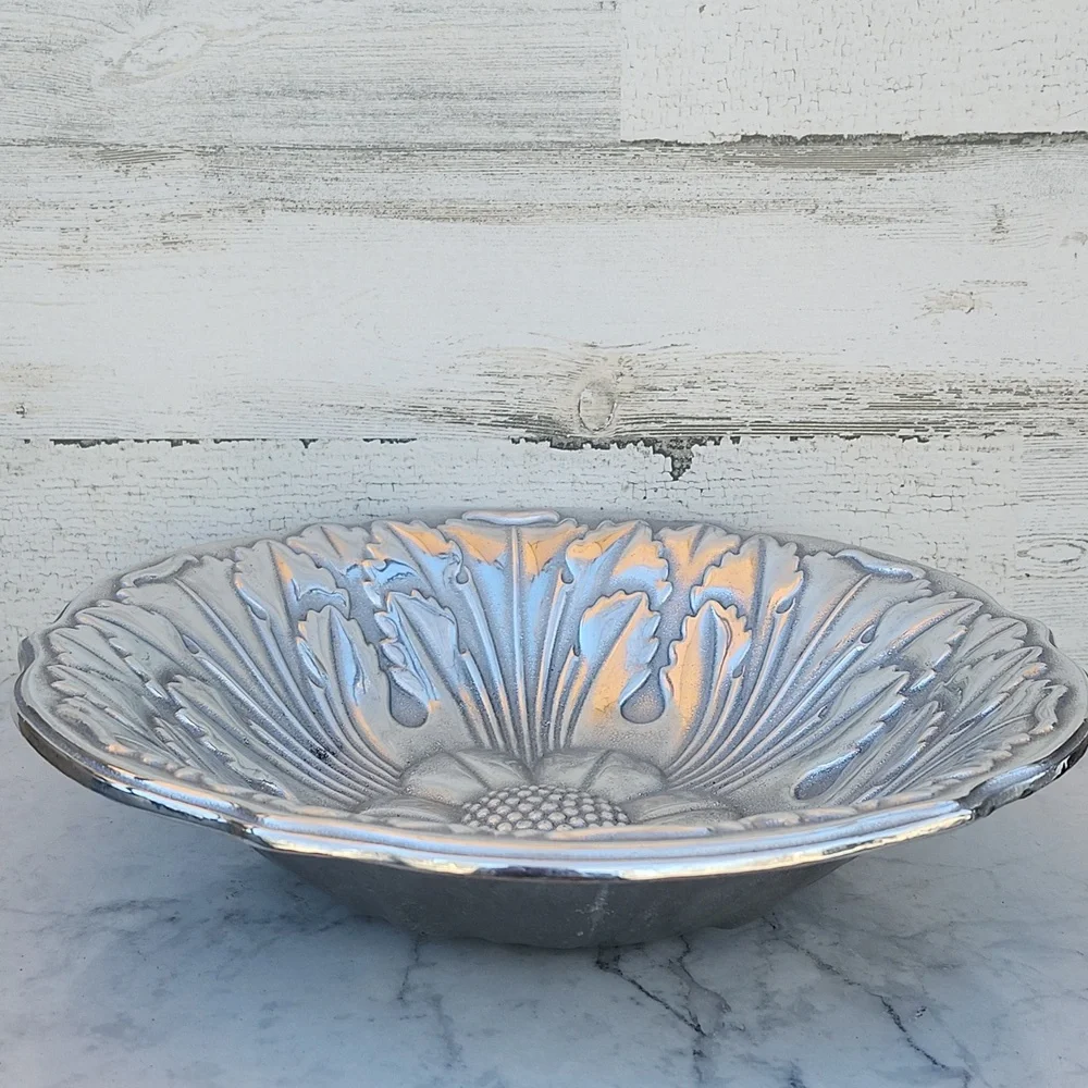 WILTON ARMETALE ACANTHUS BOWL - Picture 5 of 9